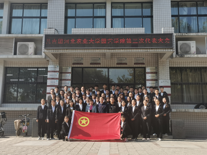 9.全体代表合影留念.jpg 9.全体代表合影留念.jpg